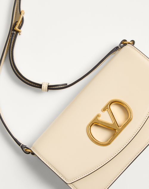 Valentino Garavani - Valentino Garavani Vain Clutch Bag In Shiny Calfskin - Butter - Woman - Shoulder Bags